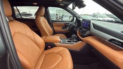 2025 Toyota Highlander Hybrid Platinum