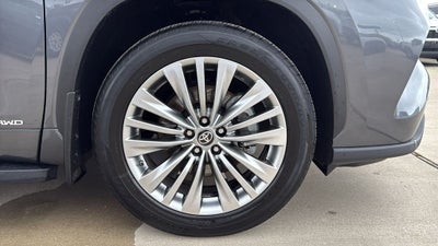 2025 Toyota Highlander Hybrid Platinum