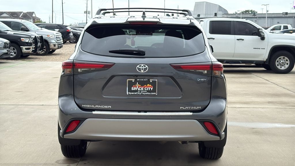 2025 Toyota Highlander Hybrid Platinum