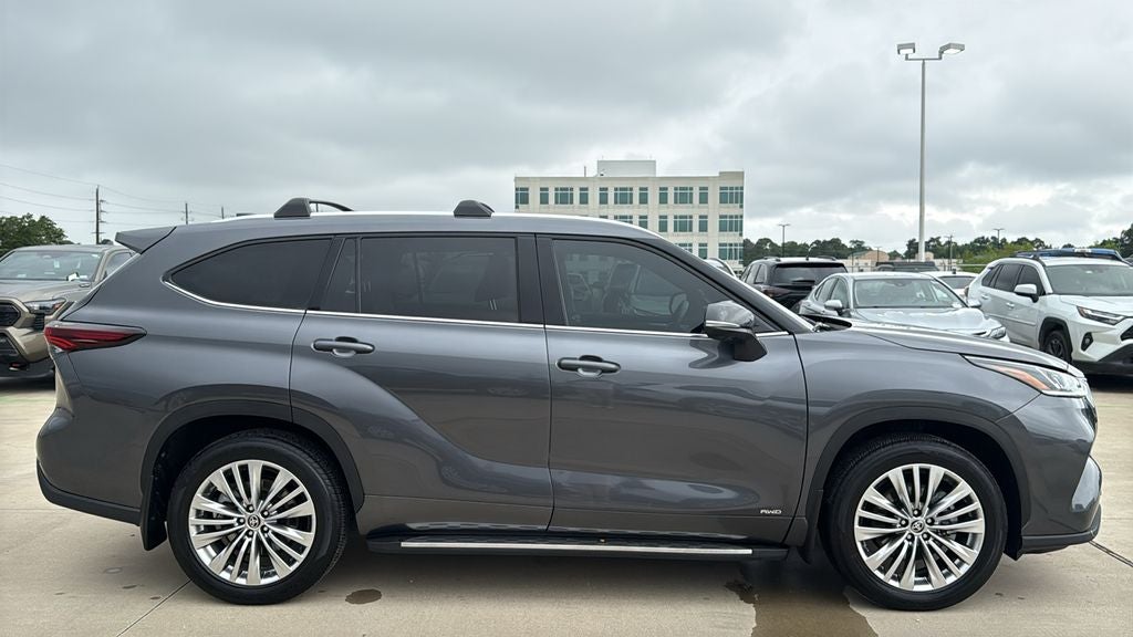 2025 Toyota Highlander Hybrid Platinum