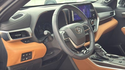 2025 Toyota Highlander Hybrid Platinum