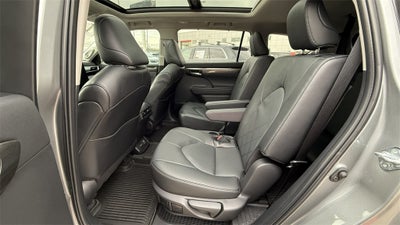 2025 Toyota Highlander Hybrid Hybrid Platinum