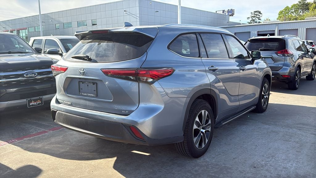 2021 Toyota HIGHLANDER XLE