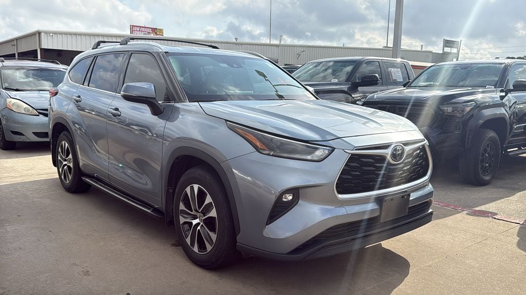 2021 Toyota HIGHLANDER XLE