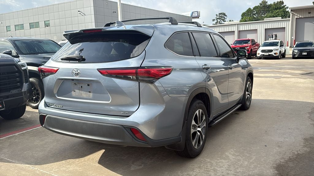 2021 Toyota HIGHLANDER XLE
