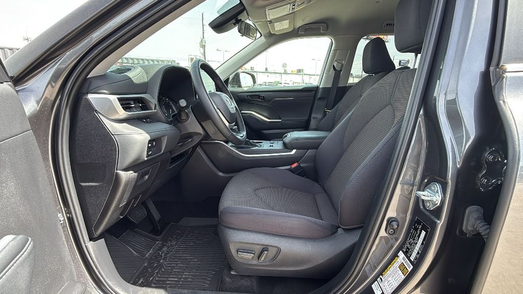 2025 Toyota HIGHLANDER LE