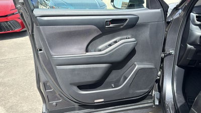 2025 Toyota HIGHLANDER LE