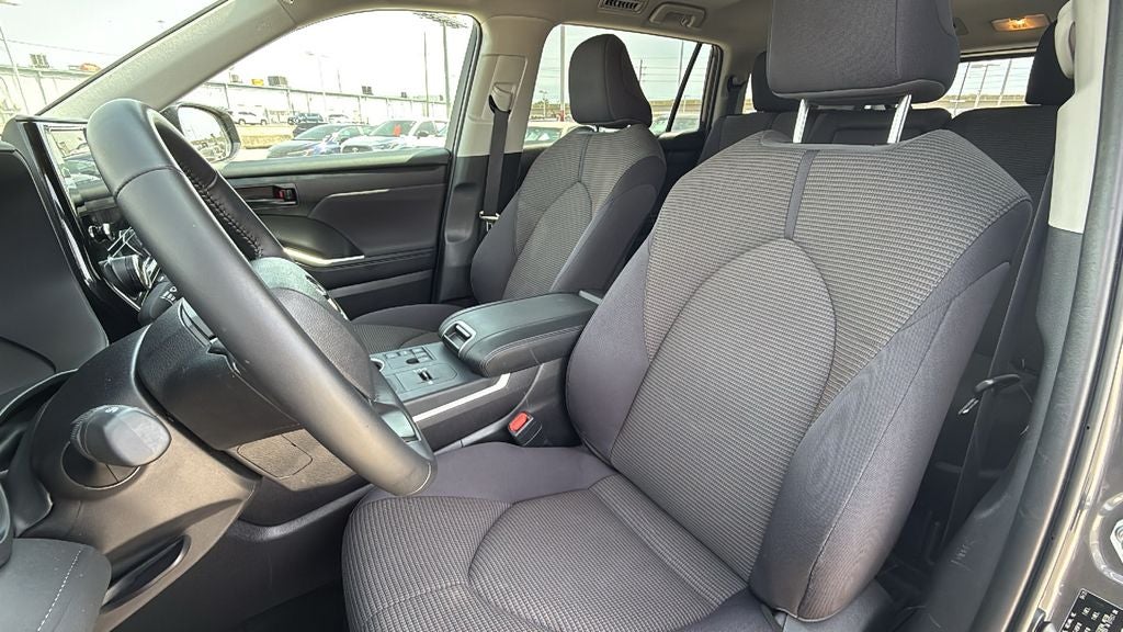 2025 Toyota HIGHLANDER LE