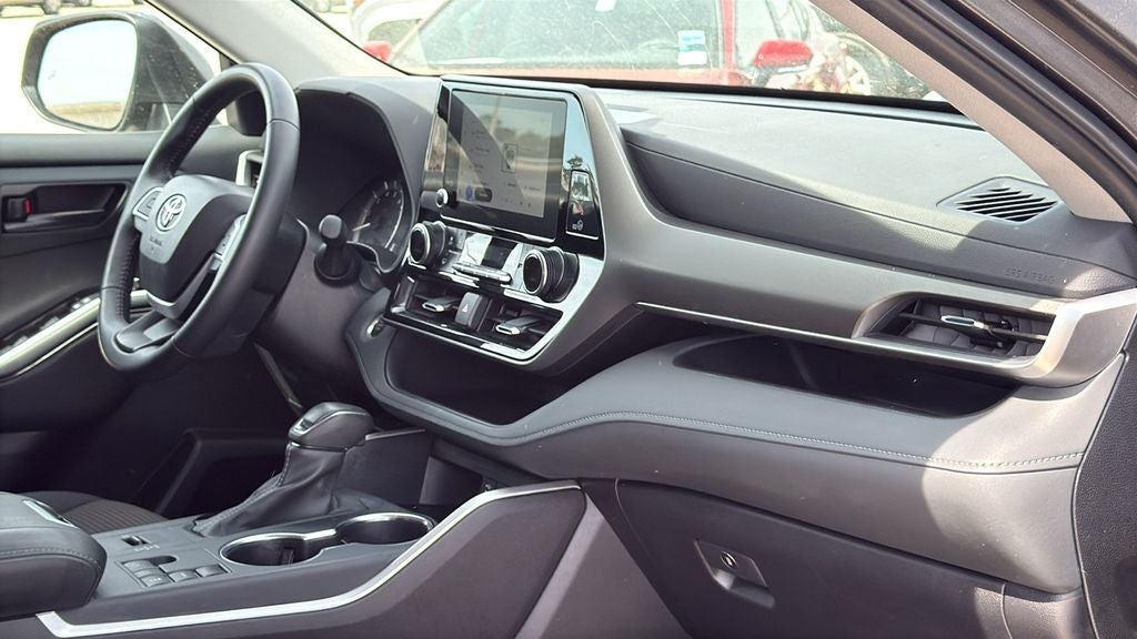 2025 Toyota HIGHLANDER LE