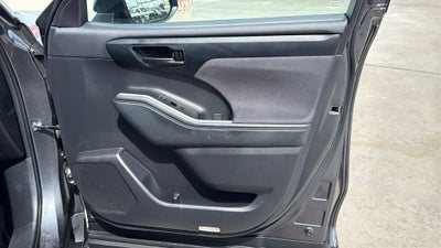 2025 Toyota HIGHLANDER LE