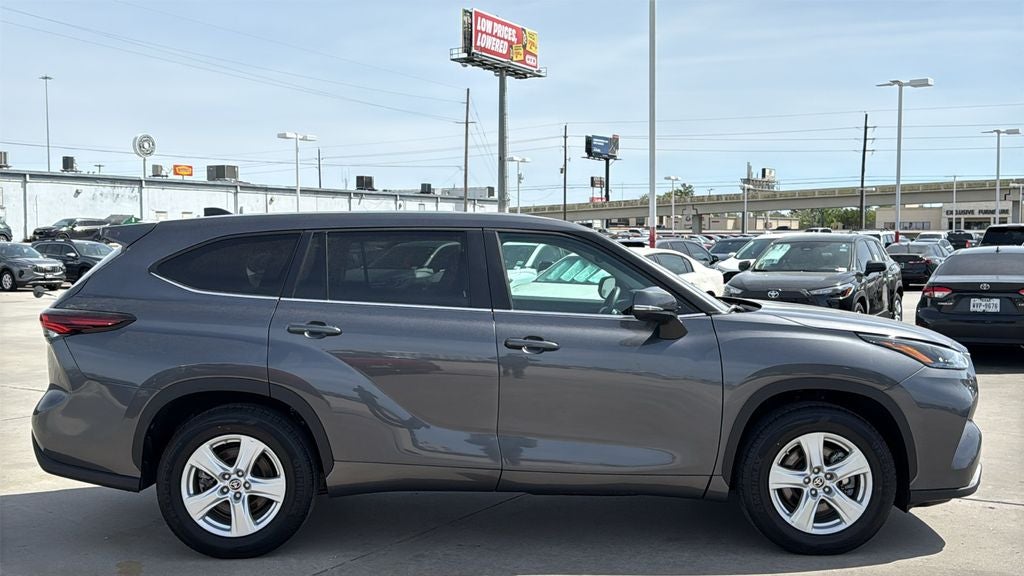 2025 Toyota HIGHLANDER LE