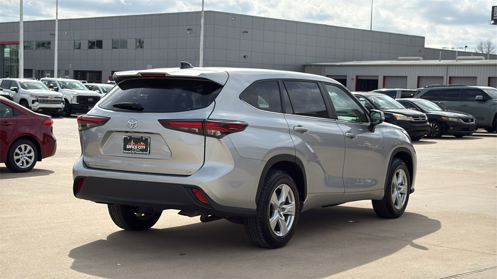 2024 Toyota HIGHLANDER LE