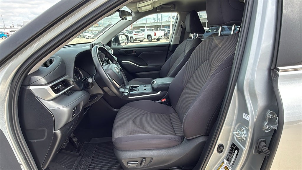 2024 Toyota HIGHLANDER LE