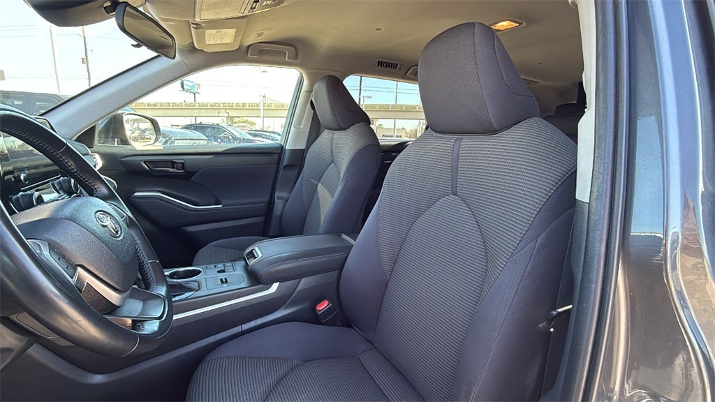 2023 Toyota HIGHLANDER LE