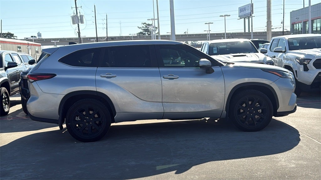 2024 Toyota HIGHLANDER LE