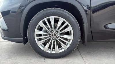 2026 Toyota Highlander Platinum