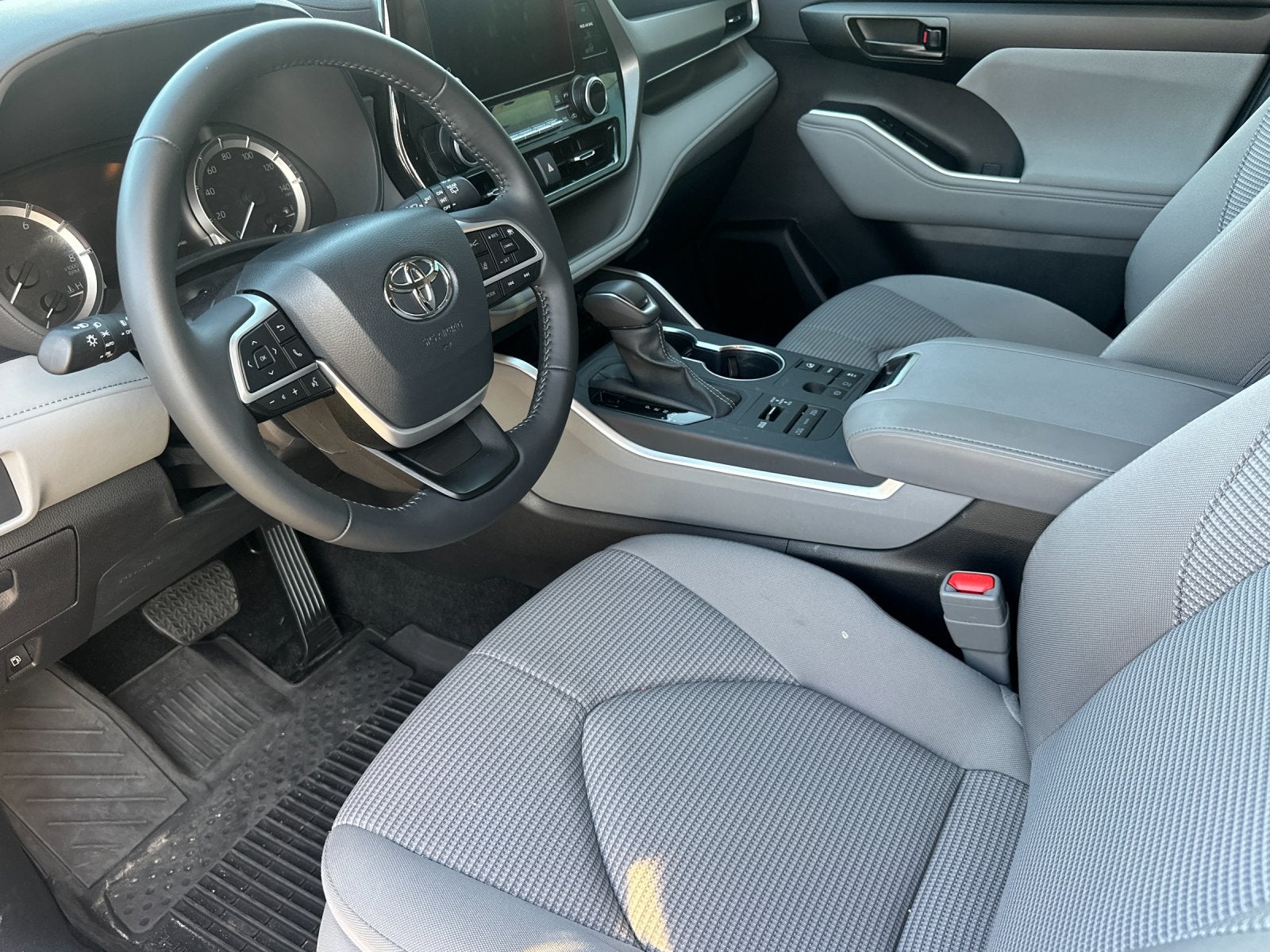 2025 Toyota Highlander LE