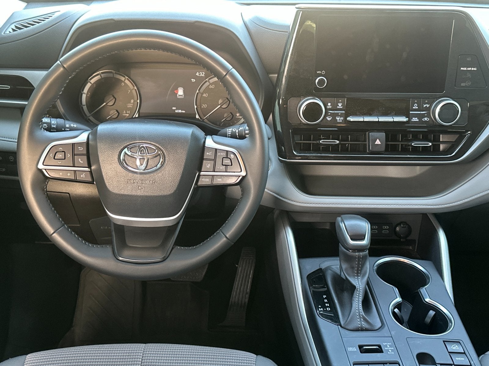 2025 Toyota Highlander LE