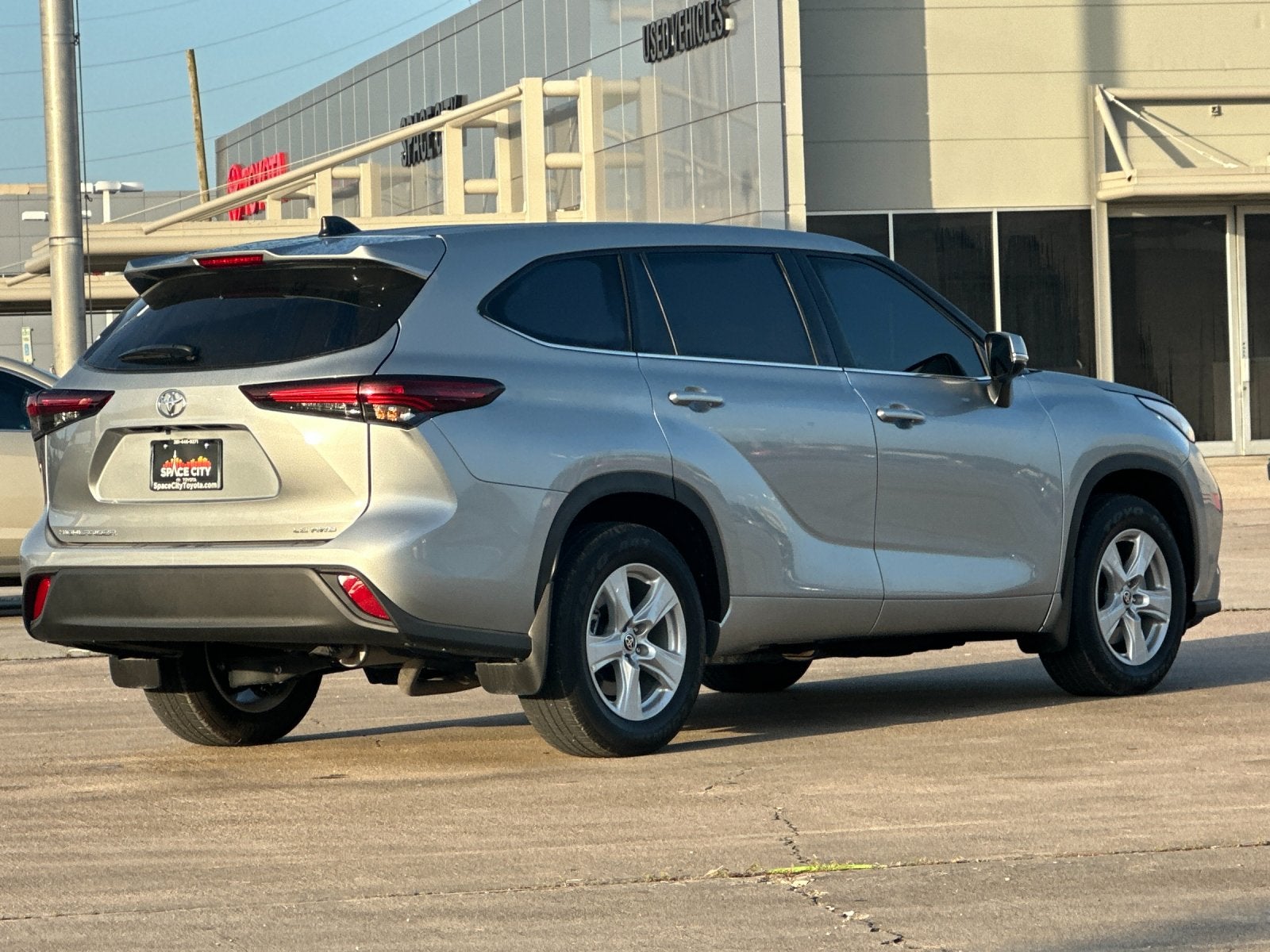 2025 Toyota Highlander LE