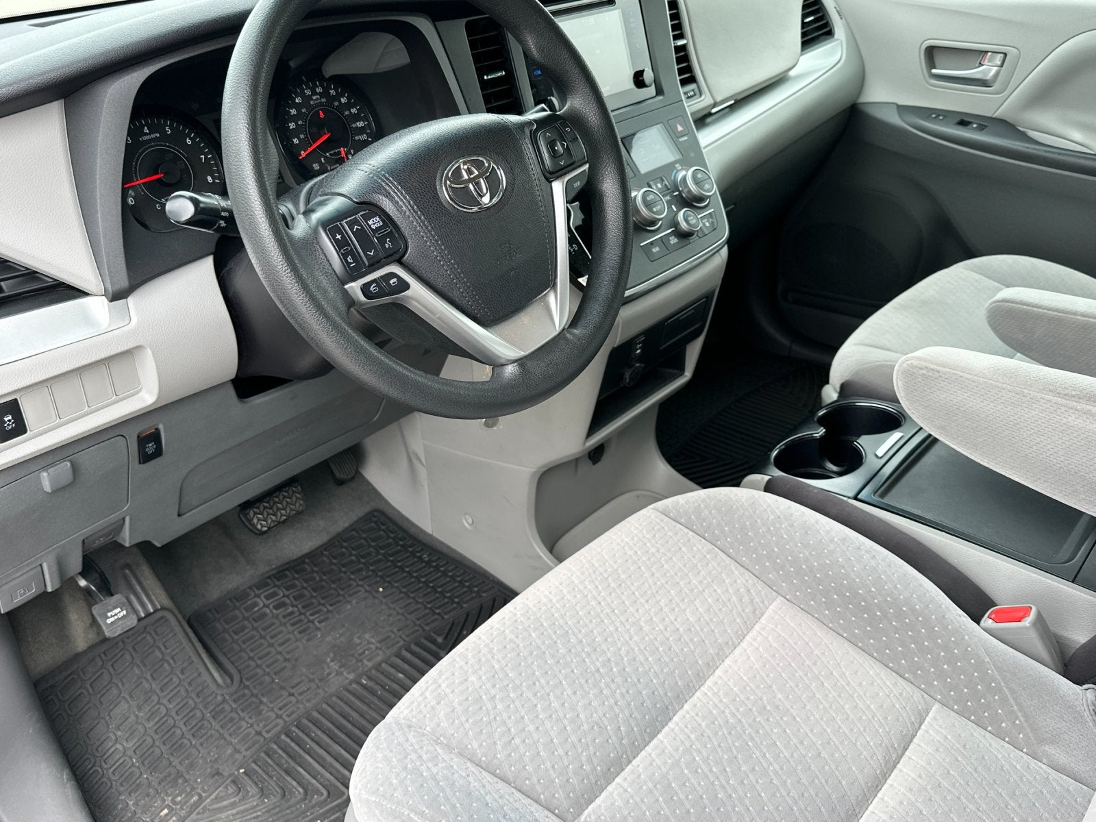 2015 Toyota SIENNA LE 3.5L LE 8 Passenger