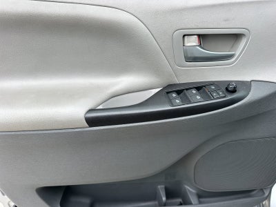 2015 Toyota SIENNA LE 3.5L LE 8 Passenger