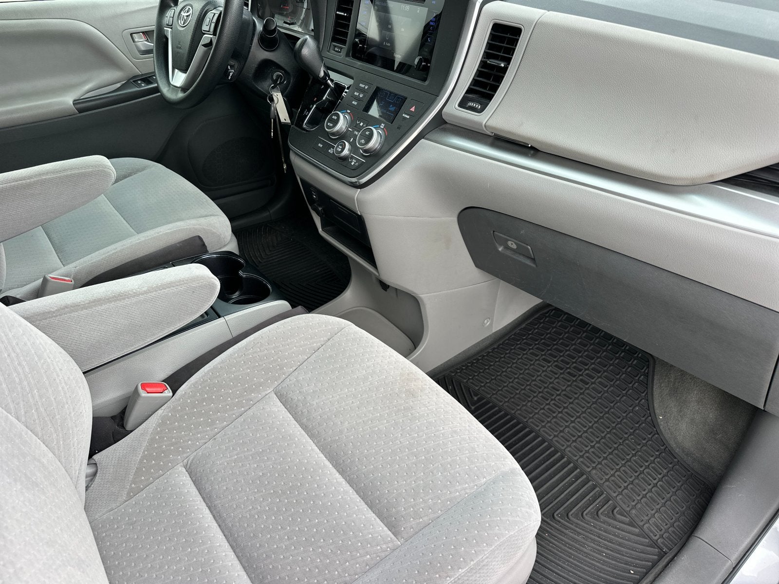 2015 Toyota SIENNA LE 3.5L LE 8 Passenger