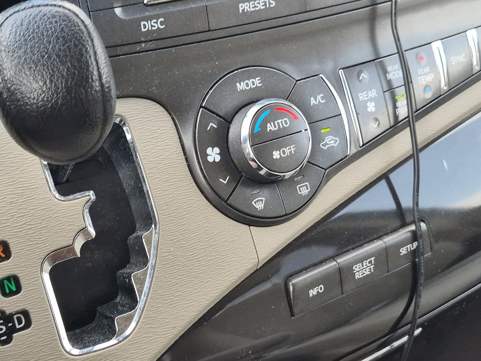 2014 Toyota SIENNA LE 3.5L LE 8 Passenger