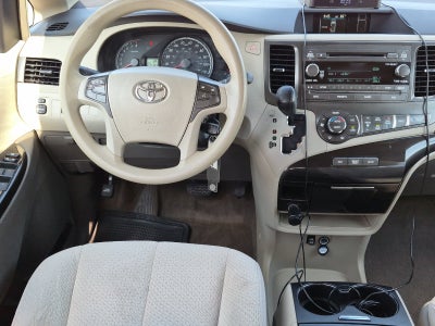2014 Toyota SIENNA LE 3.5L LE 8 Passenger
