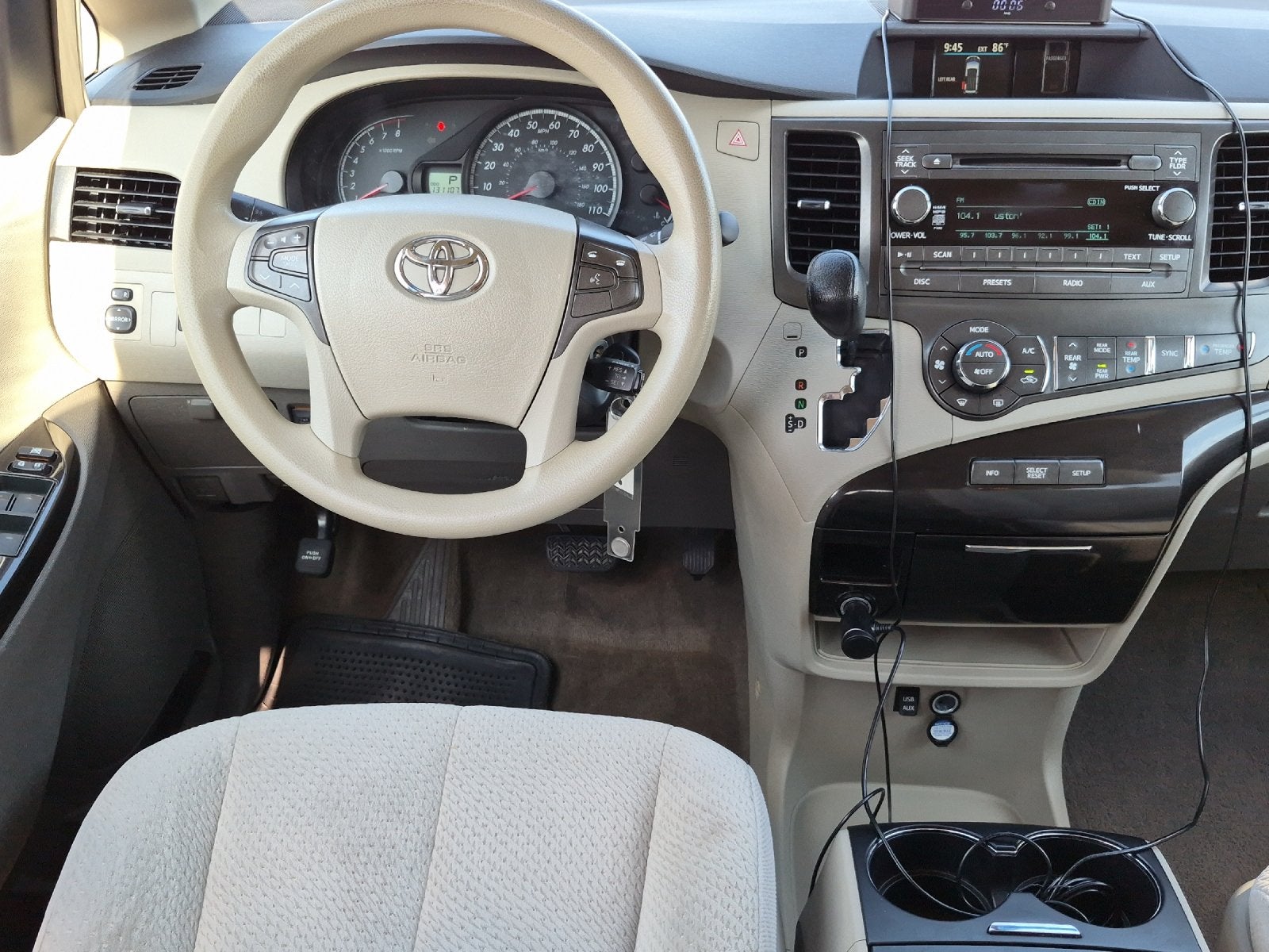 2014 Toyota SIENNA LE 3.5L LE 8 Passenger