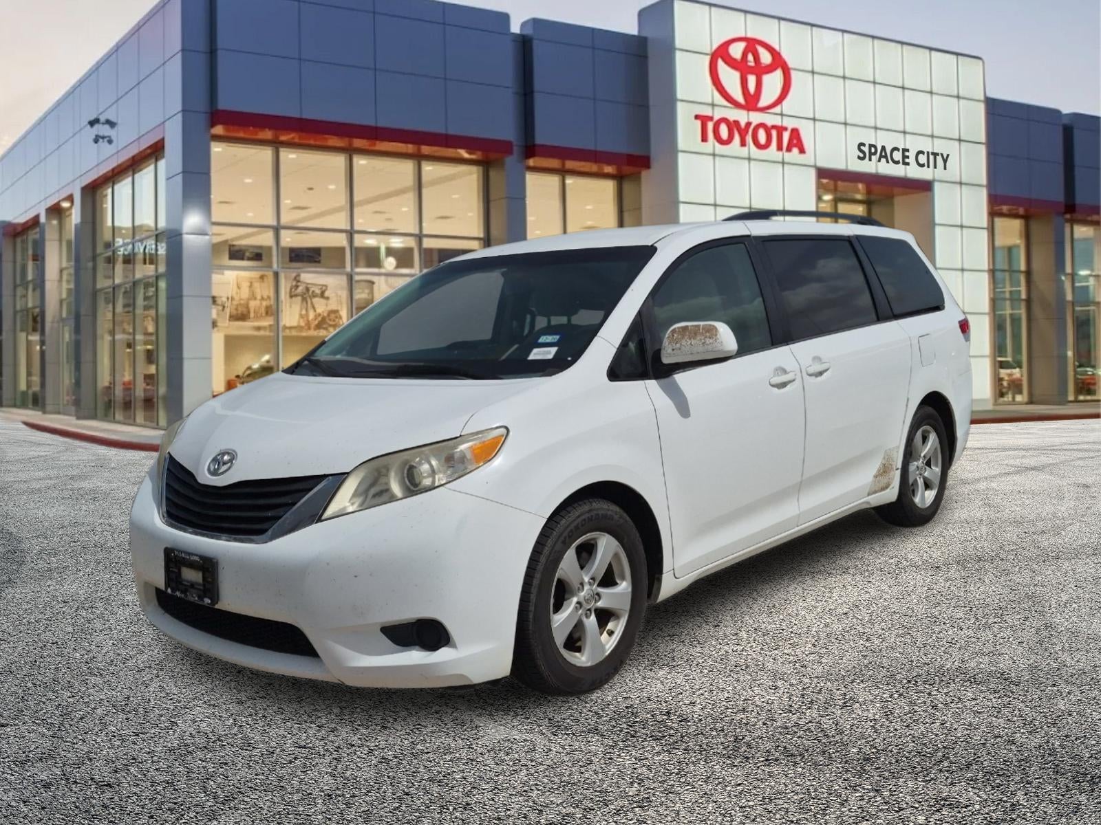 2014 Toyota SIENNA LE 3.5L LE 8 Passenger