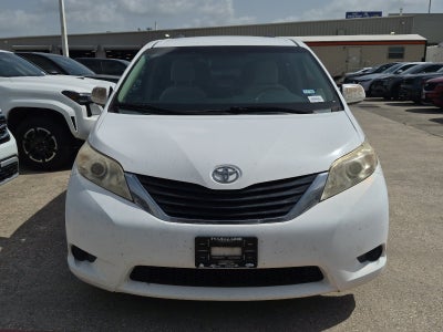 2014 Toyota SIENNA LE 3.5L LE 8 Passenger