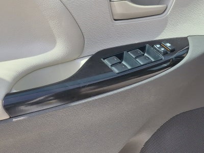 2014 Toyota SIENNA LE 3.5L LE 8 Passenger