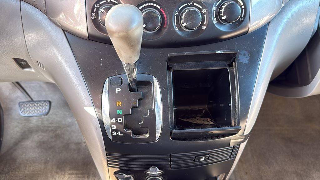 2010 Toyota SIENNA LE