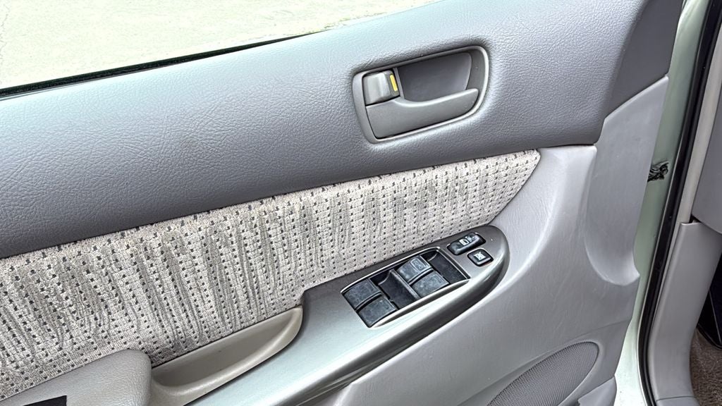 2010 Toyota SIENNA LE