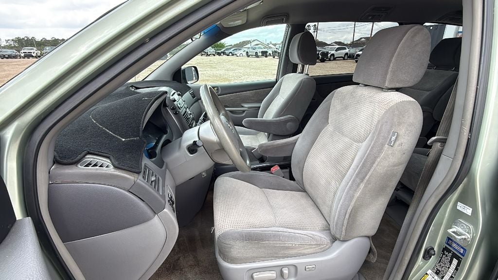 2010 Toyota SIENNA LE