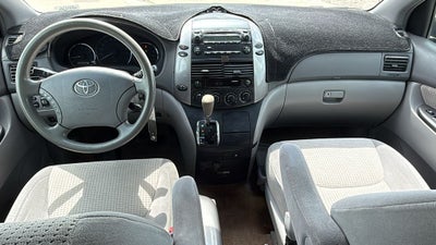 2010 Toyota SIENNA LE