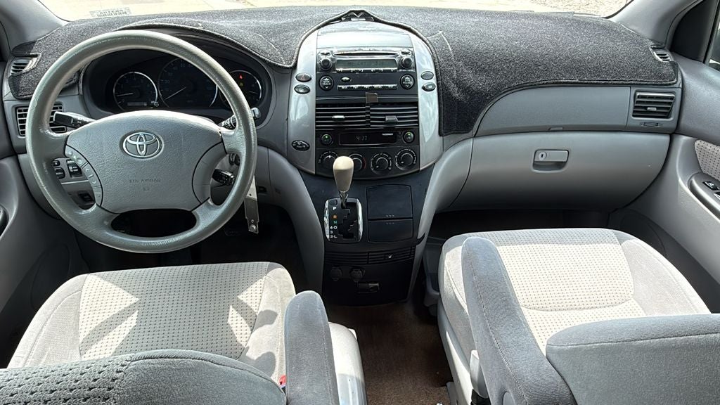 2010 Toyota SIENNA LE