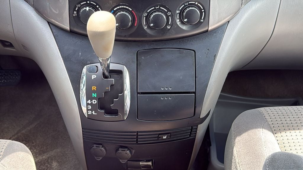 2010 Toyota SIENNA LE