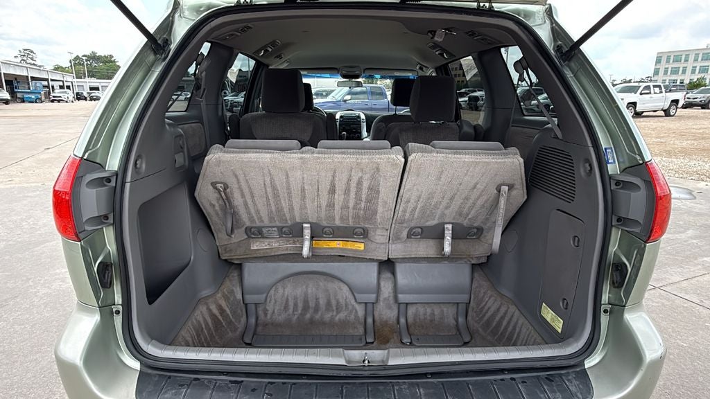 2010 Toyota SIENNA LE