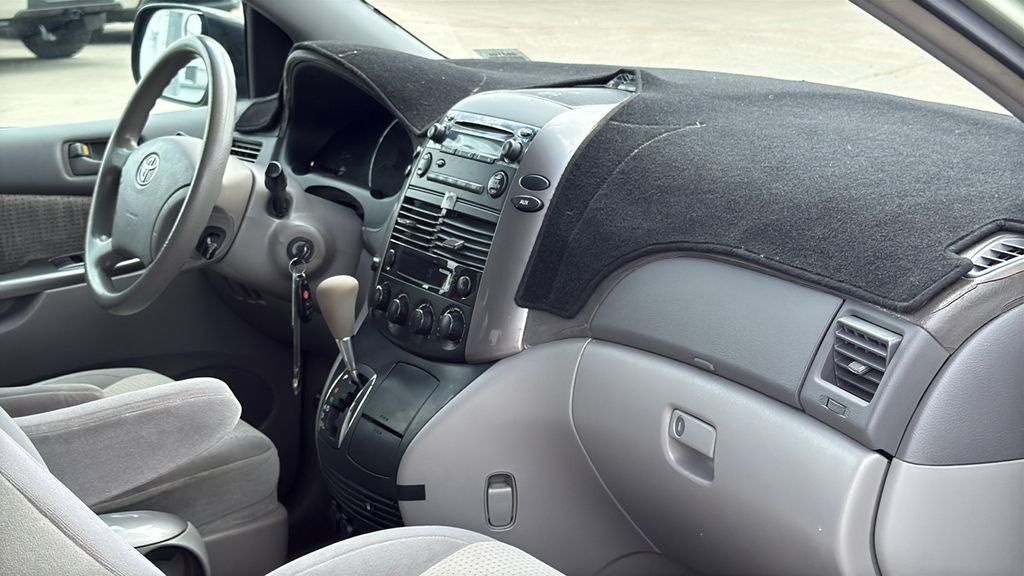 2010 Toyota SIENNA LE