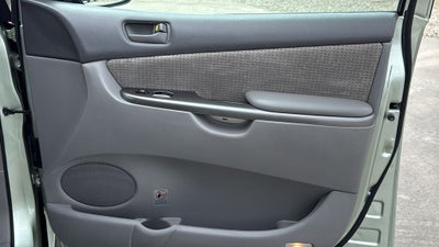 2010 Toyota SIENNA LE