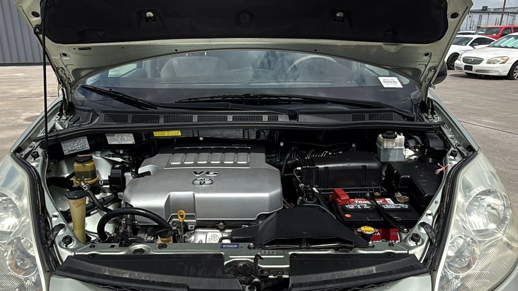 2010 Toyota SIENNA LE