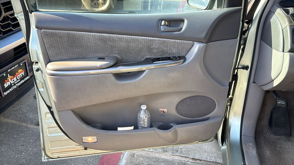 2010 Toyota SIENNA LE