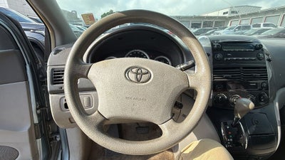 2010 Toyota SIENNA CE