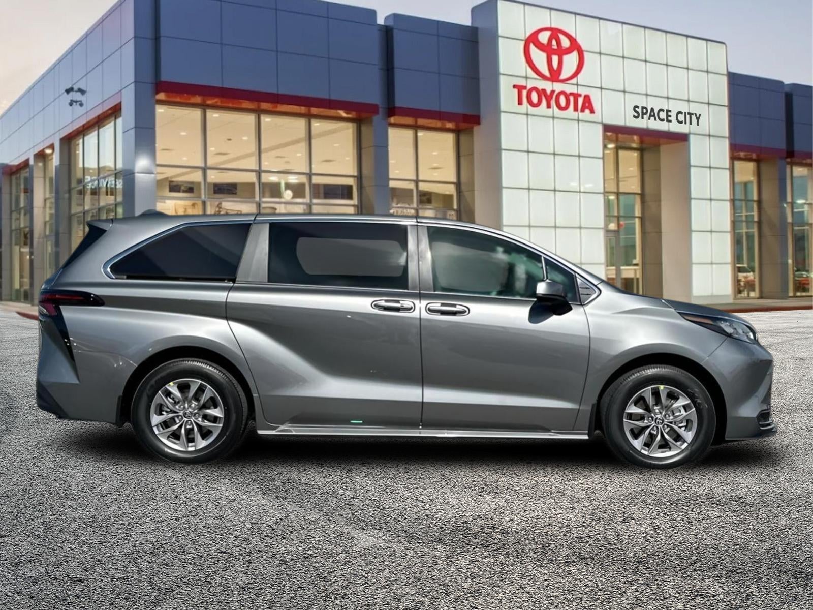 2026 Toyota Sienna LE 8 Passenger