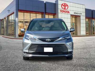 2026 Toyota Sienna LE 8 Passenger