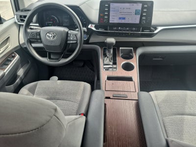 2023 Toyota Sienna LE 8 Passenger