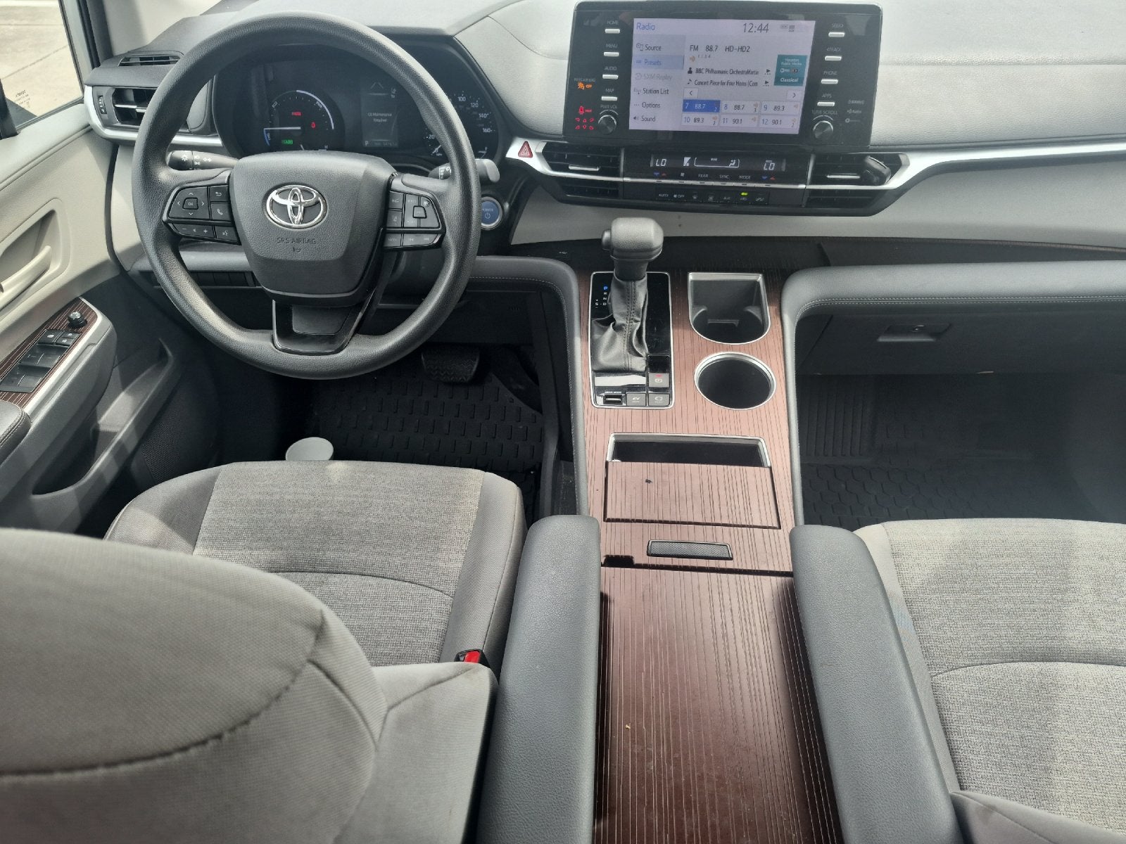 2023 Toyota Sienna LE 8 Passenger