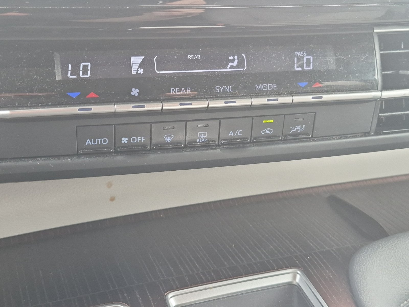 2023 Toyota Sienna LE 8 Passenger