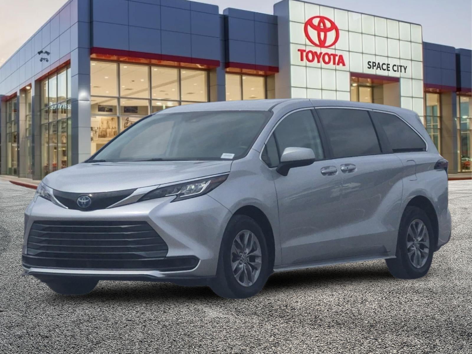 2023 Toyota Sienna LE 8 Passenger